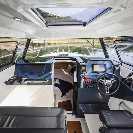 Parker 790 Explorer Hotel na wodzie Trogir