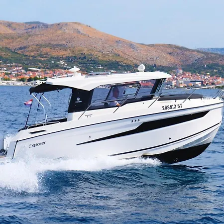 Parker 790 Explorer Hotel na wodzie *
