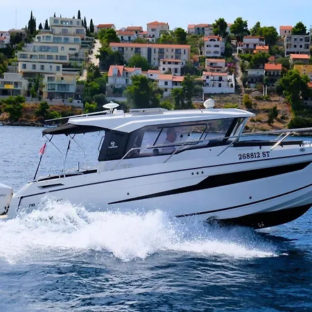 Parker 790 Explorer Hotel na wodzie Trogir