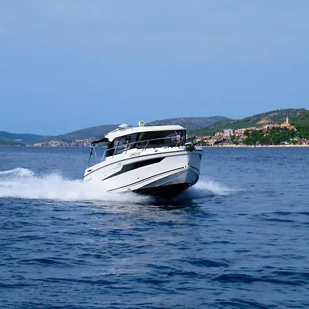Parker 790 Explorer Hotel na wodzie Trogir